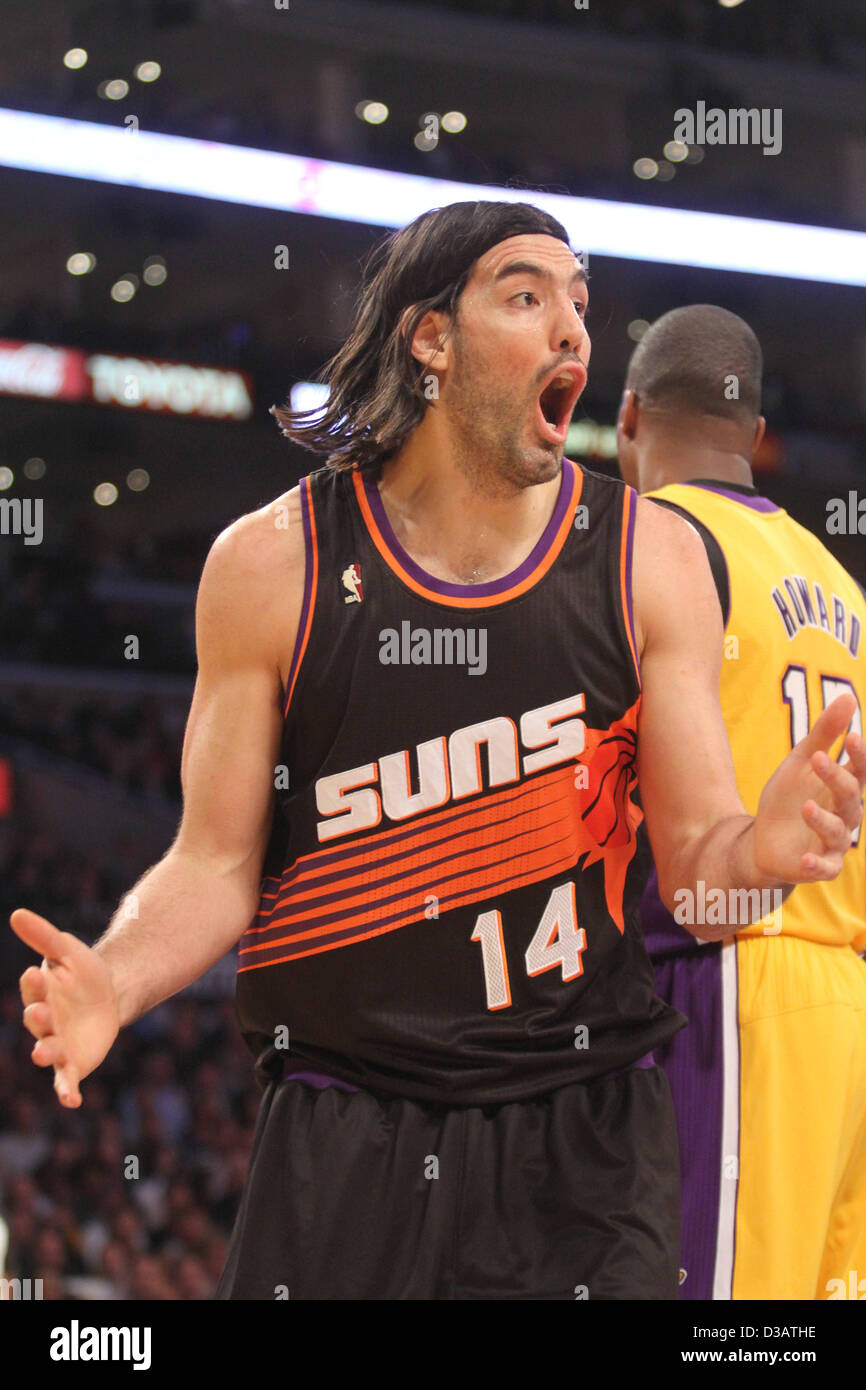 12.02.2013. Los Angeles, Californie, USA. Luis Scola # 14 du soleils au cours de la partie. Les Lakers de Los Angeles a battu les Phoenix Suns par le score final de 91-85 au Staples Center dans le centre-ville de Los Angeles, CA. Banque D'Images