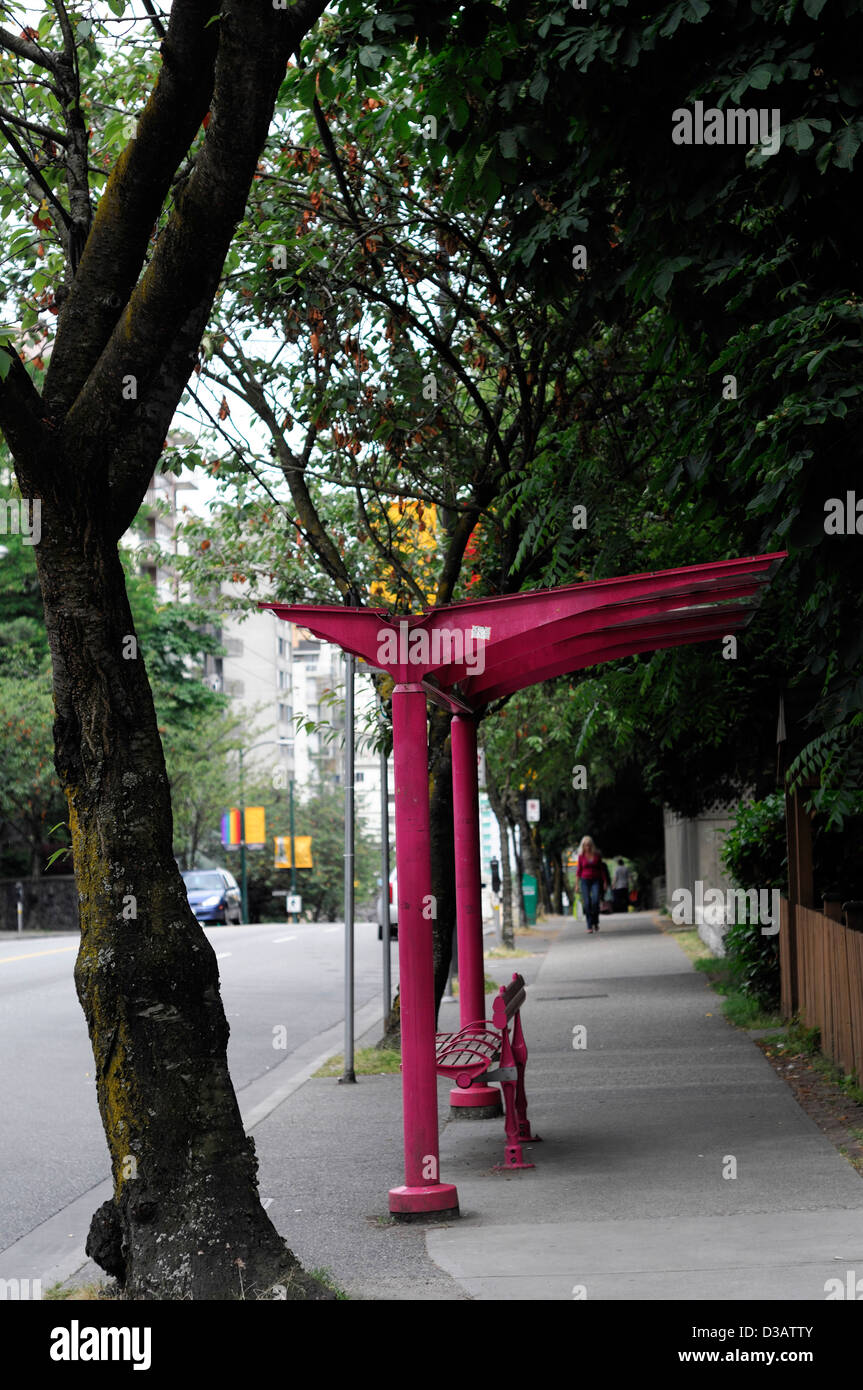 Arrêt de bus rose symbole Gaybourhood Davie Village symbolique symbolisme associé associé Vancouver British Columbia Canada gay Banque D'Images