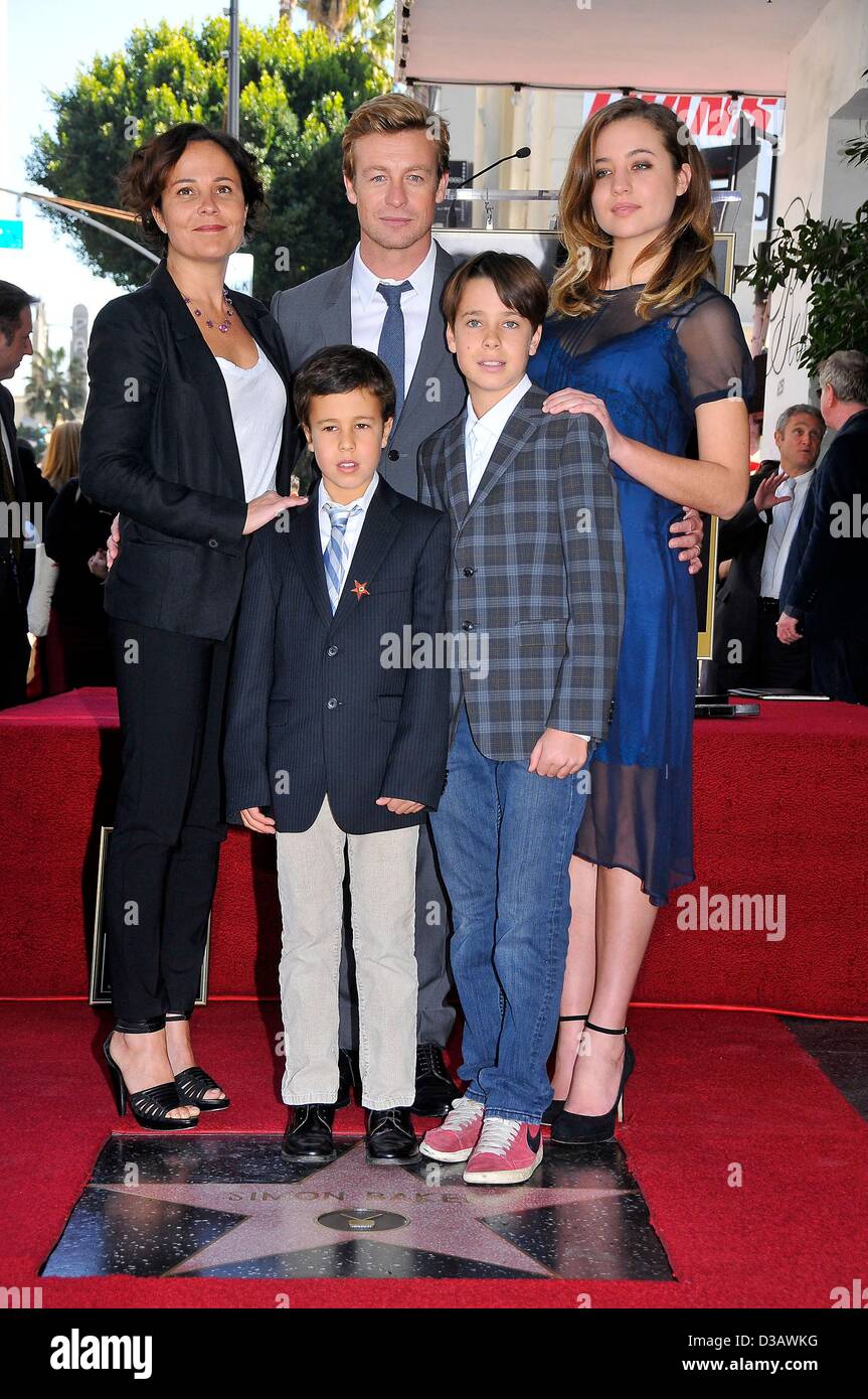 Los Angeles, Californie, USA. 14 février 2013. Rebecca Rigg, Harry Baker, Claude Simon Baker, Baker, Stella Baker à la cérémonie d'intronisation pour l'étoile sur le Hollywood Walk of Fame pour Simon Baker, Hollywood Boulevard, Los Angeles, CA, 14 février 2013. Photo par : Michael Germana/Everett Collection/Alamy Live News Banque D'Images