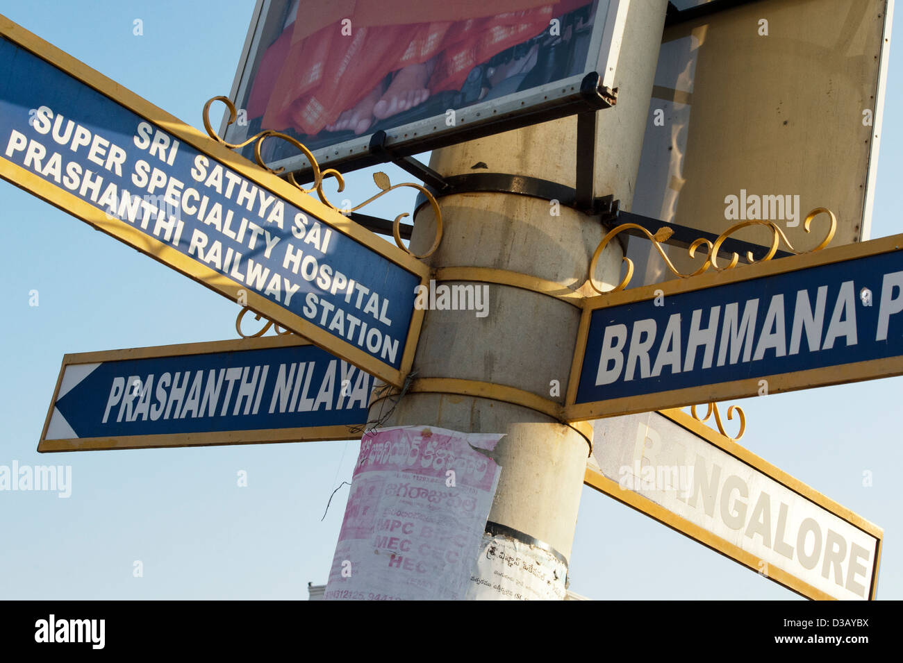 Puttaparthi street sign. L'Andhra Pradesh, Inde Banque D'Images