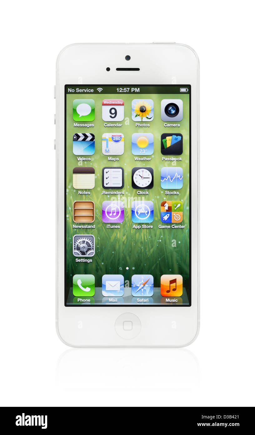 Le nouveau Apple iPhone 5 blanc, isolé sur blanc. Banque D'Images