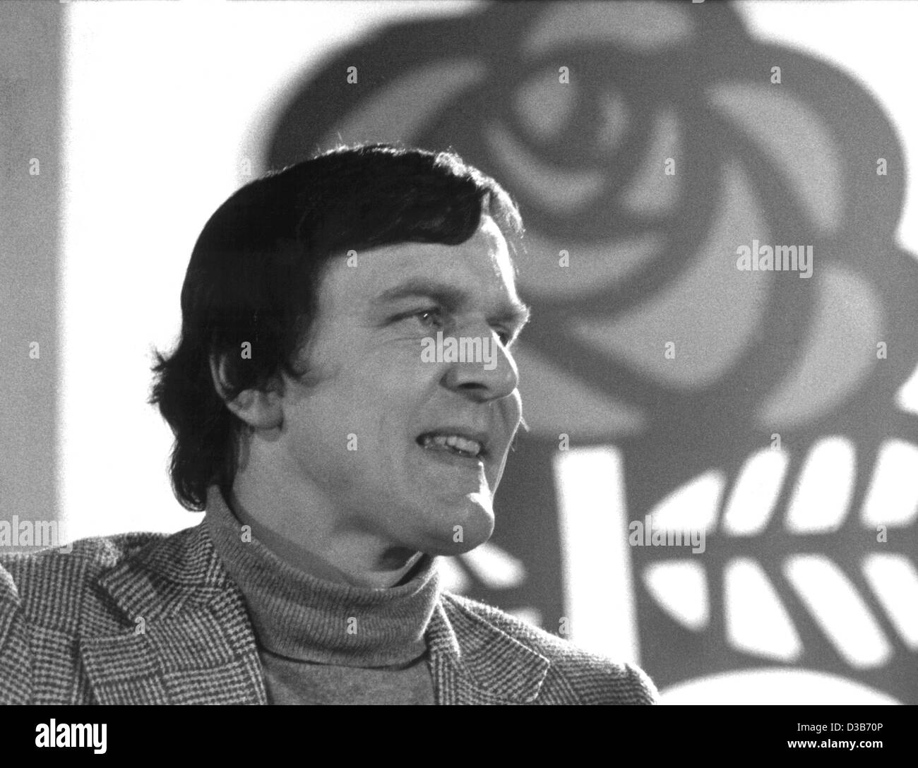 (Dpa) - Gerhard Schroeder, photographié lors d'un congrès des jeunes socialistes à Königstein près de Francfort, après avoir été élu président du SPD, organisation junior 12 février 1978. Banque D'Images