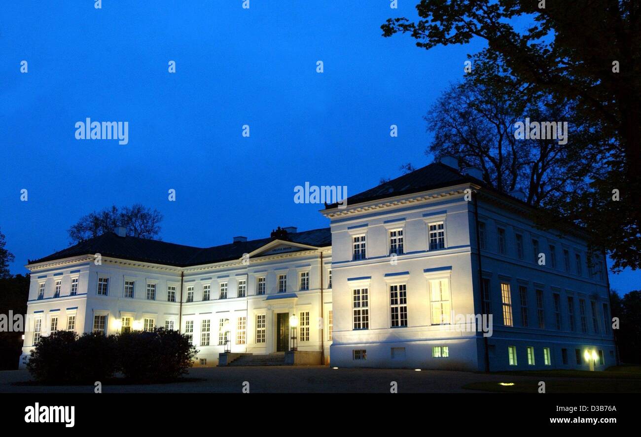 (Afp) - une vue sur la Château Neuhardenberg dans la ville de Neuhardenberg, Allemagne, 6 mai 2002. Roi prussien Friedrich Wilhelm III en 1814 avait présenté le château à son chancelier de l'état de Prince Karl August Hardenberg pour ses engagements envers les réformes de l'État prussien. Le Prince avait t Banque D'Images