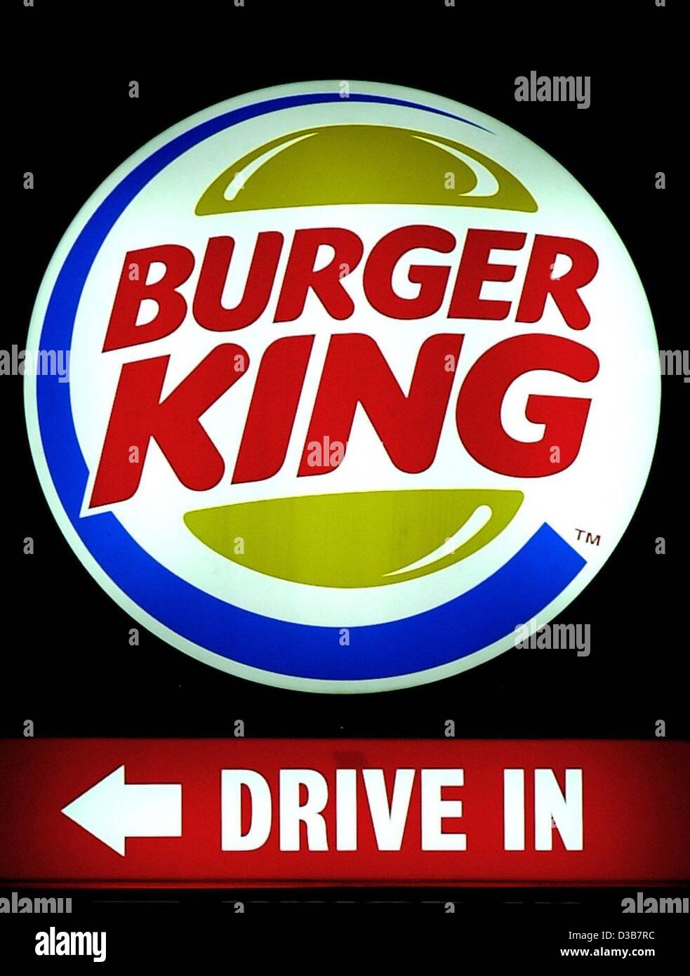 (Afp) - Le logo de la chaîne de restauration rapide Burger King, photographié à Fulda, Allemagne, 13 décembre 2002. La société boissons Britannique Diageo a vendu Burger King pour 1,5 milliards de dollars à un consortium américain. Le premier restaurant Burger King en Allemagne a été ouvert en 1976 à Berlin ; aujourd'hui, la chaîne a mor Banque D'Images