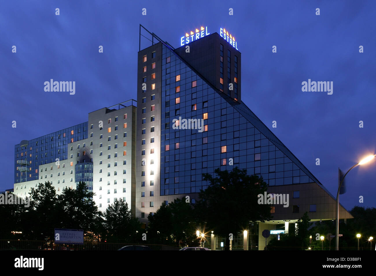 (Afp) - l'image montre l'Estrel Hotel Berlin, en Allemagne, le 19 juillet 2005. Les étapes de l'hôtel l'anniversaire de Joseph Jackson, père de l'icône pop Michael Jackson le 22 juillet 2005. Banque D'Images