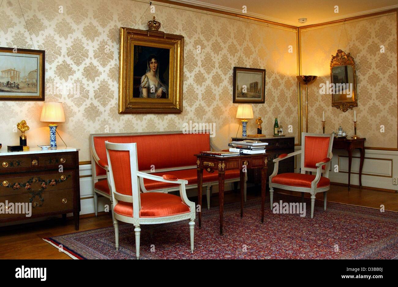 (Afp) - une vue sur le bureau de la Reine Silvia de Suède dans le palais royal de Stockholm, le 14 novembre 2002. Banque D'Images