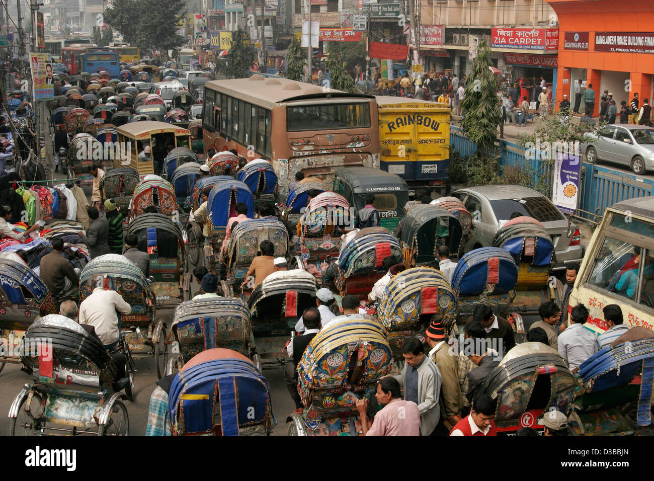 Embouteillage de pousse-pousse dans les rues de Dhaka, Bangladesh Banque D'Images