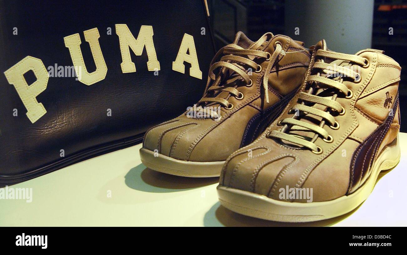 Puma shoes Banque de photographies et d'images à haute résolution - Alamy