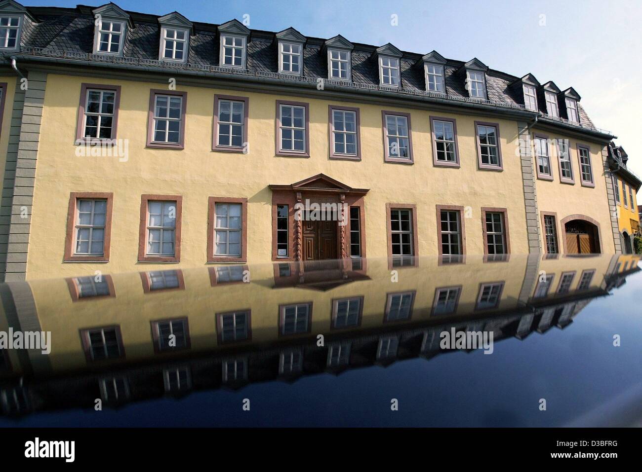 (Afp) - le domicile de Goethe à Weimar, le 29 août 1993. Il a été le principal du poète accueil jusqu'à sa mort en 1832. Weimar classique avec ses bâtiments artistique a été déclaré site du patrimoine mondial de l'Unesco en 1998. Un million de touristes par an viennent de voir de beaux Weimar. Mots-clés : Arts-Culture-Entertainment, Banque D'Images