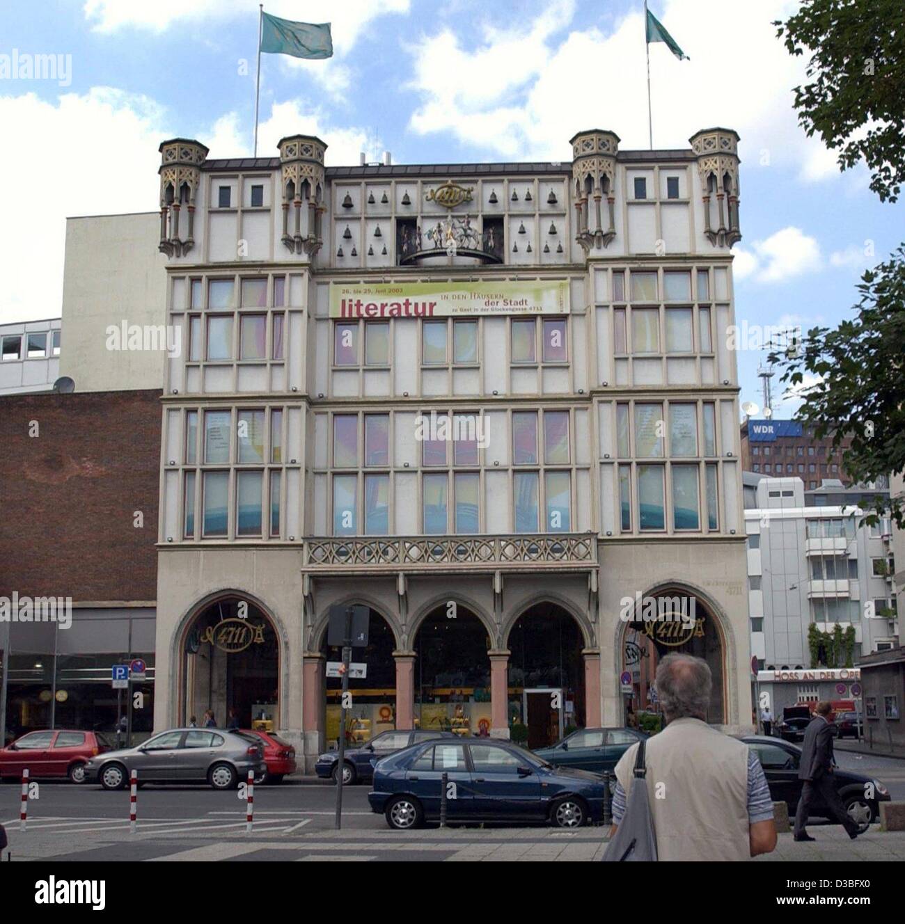 (Afp) - La chambre des parents néogothique original 4711 'Eau de Cologne', 20 juin 2003. Il se trouve dans la Glockengasse (bell lane) et chaque heure complète les cloches sonnent. 4711 est le numéro de la Chambre en 1795 pendant l'occupation française qui comptait tous les maisons privées, de 1 à 7404. Banque D'Images