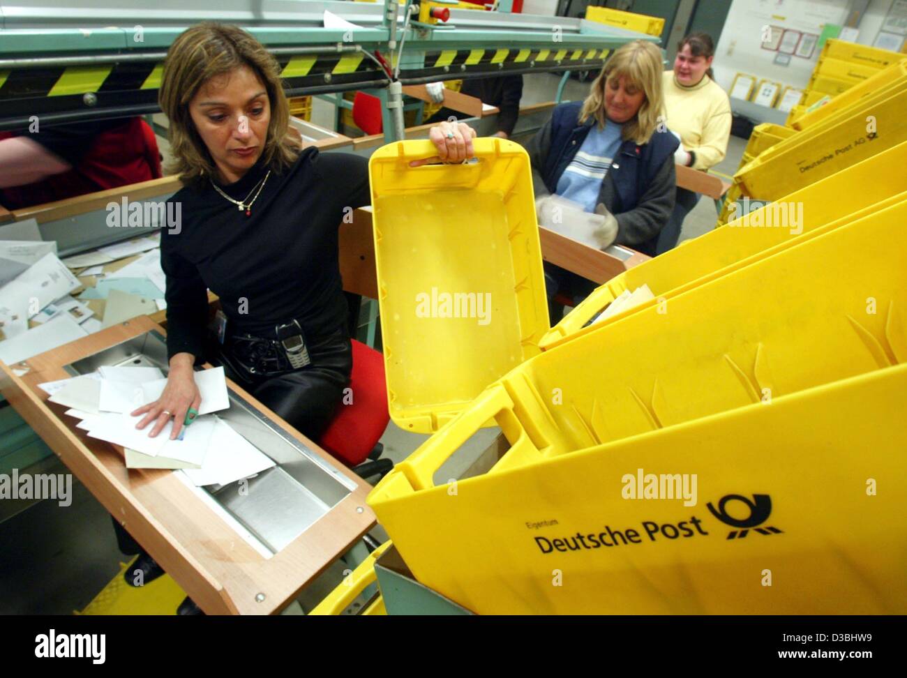 Distribution et tri de lettres dans la poste Banque de photographies et ...