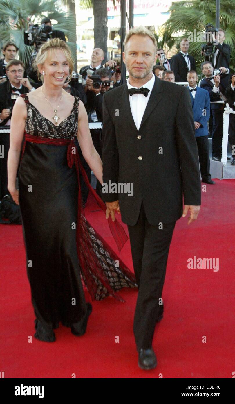 (Afp) - Popstar Sting et sa femme Trudie Styler arrivent pour une première mondiale au 56e Festival International de Cannes, France, 23 mai 2003. Banque D'Images