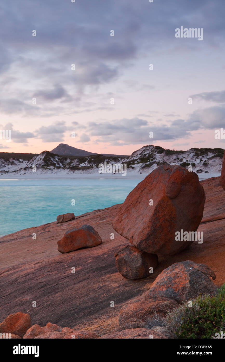 Thistle Cove au crépuscule. Cape Le Grand National Park, Esperance, Western Australia, Australia Banque D'Images