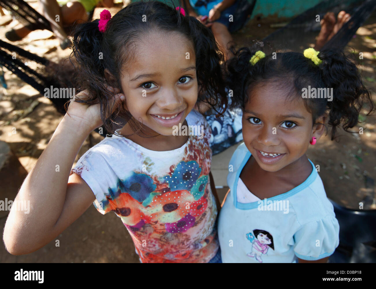 Smiling girls, Santa Catalina, Panama Banque D'Images