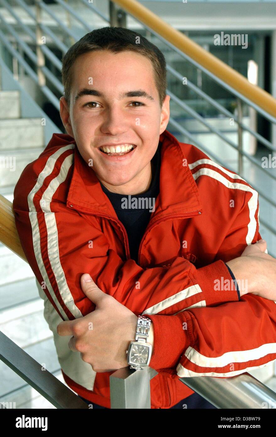 (Afp) - L'acteur écossais Martin Compston sourit pendant le tournage de son dernier film "Niceland" sur de Cologne, Allemagne, 3 septembre 2003. "Niceland", une co-production internationale pour projection en salle, est réalisé par l'Islande est directeur de culte Fridriksson et raconte l'histoire de Jed (Compsto Banque D'Images