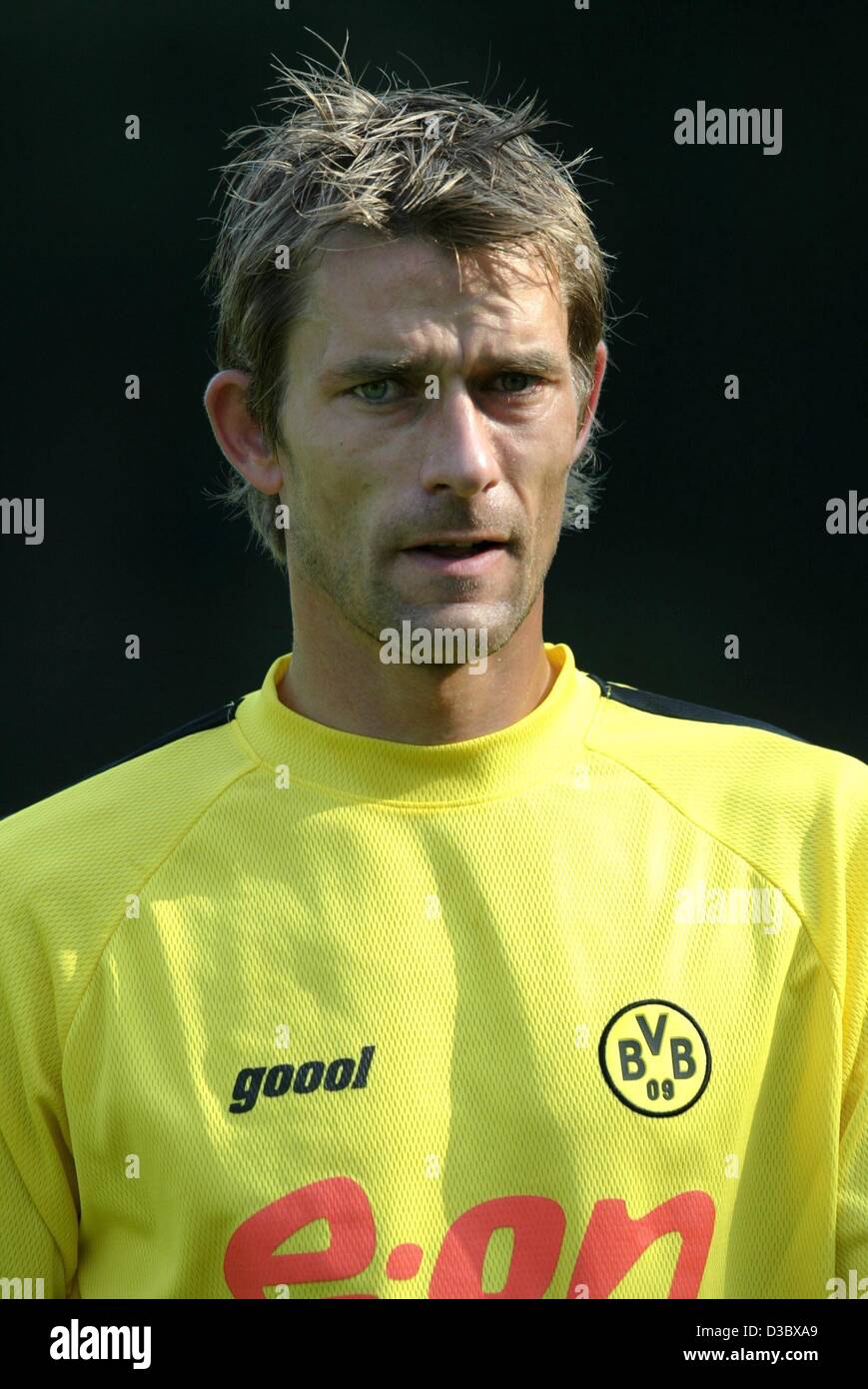 (Afp) - Le milieu de terrain norvégien André Bergdoelmo rejoint le club de football allemand du Borussia Dortmund, Allemagne, le 8 août 2003. Banque D'Images