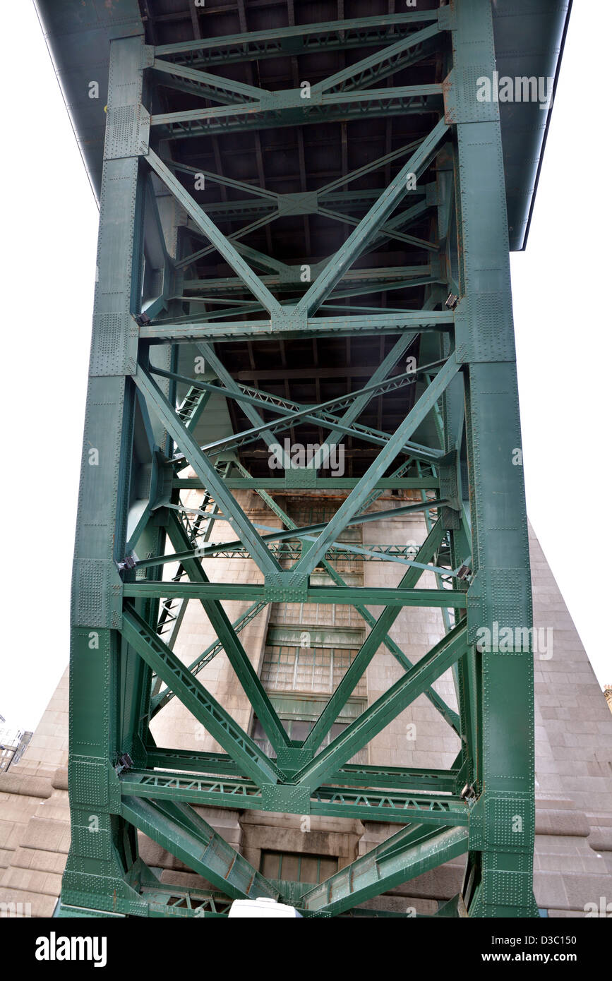 Vue de dessous le pont Tyne, Newcastle Banque D'Images