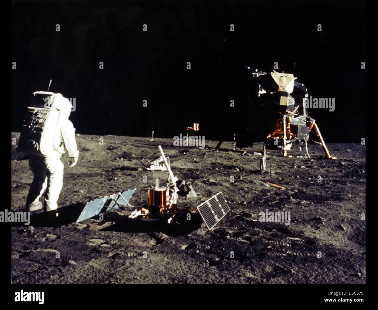 Une promenade sur la lune durant Apollo 11 (NASA, le 20 juillet, 1969) Banque D'Images