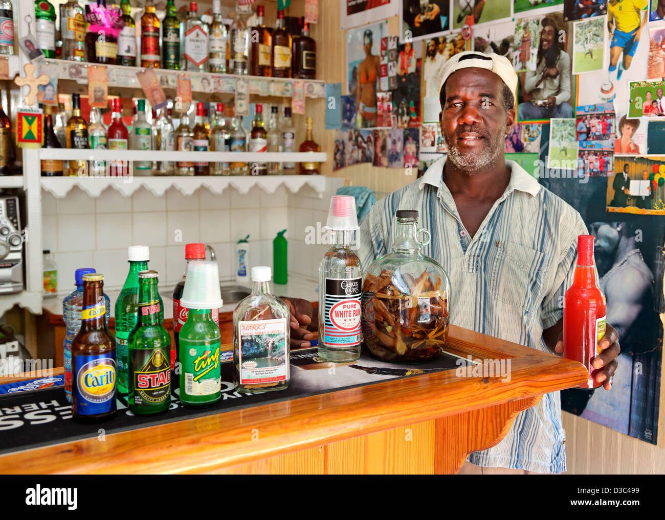 BAR ET BARMAN,Grenade Banque D'Images