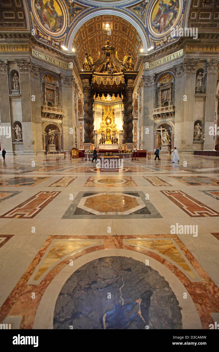 Intérieur de la Basilique Saint Pierre, Rome, Italie Banque D'Images