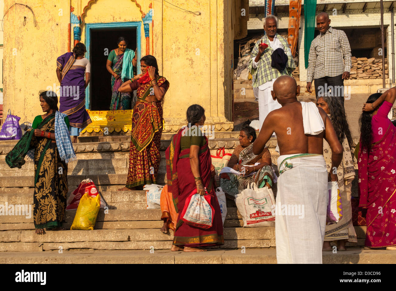 Matin sur le ghats de Varanasi, Inde Banque D'Images