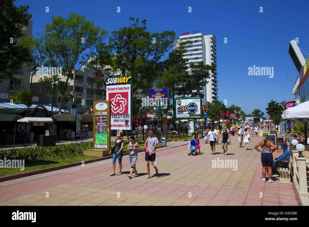La Bulgarie, l'Europe, côte de la mer Noire, Sunny Beach, centre commercial. Banque D'Images