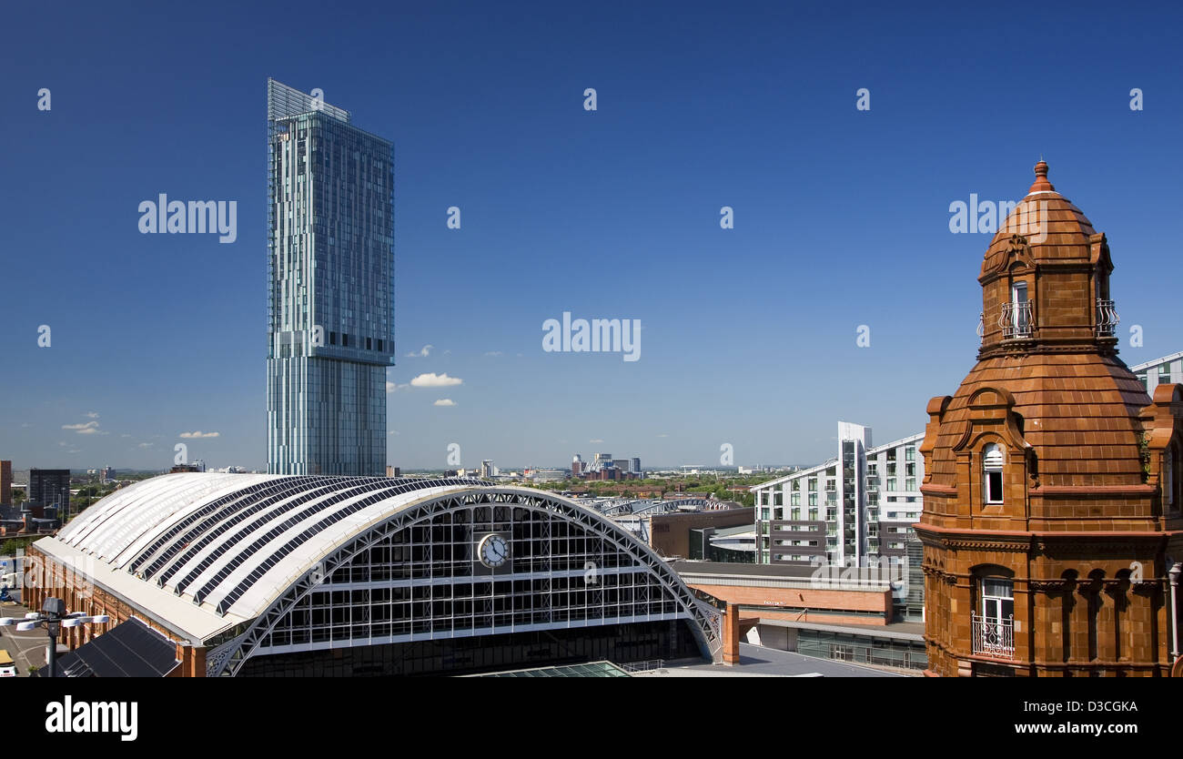 Avis de Manchester Central Convention Center et Beetham Tower avec en premier plan l'hôtel Midland Banque D'Images