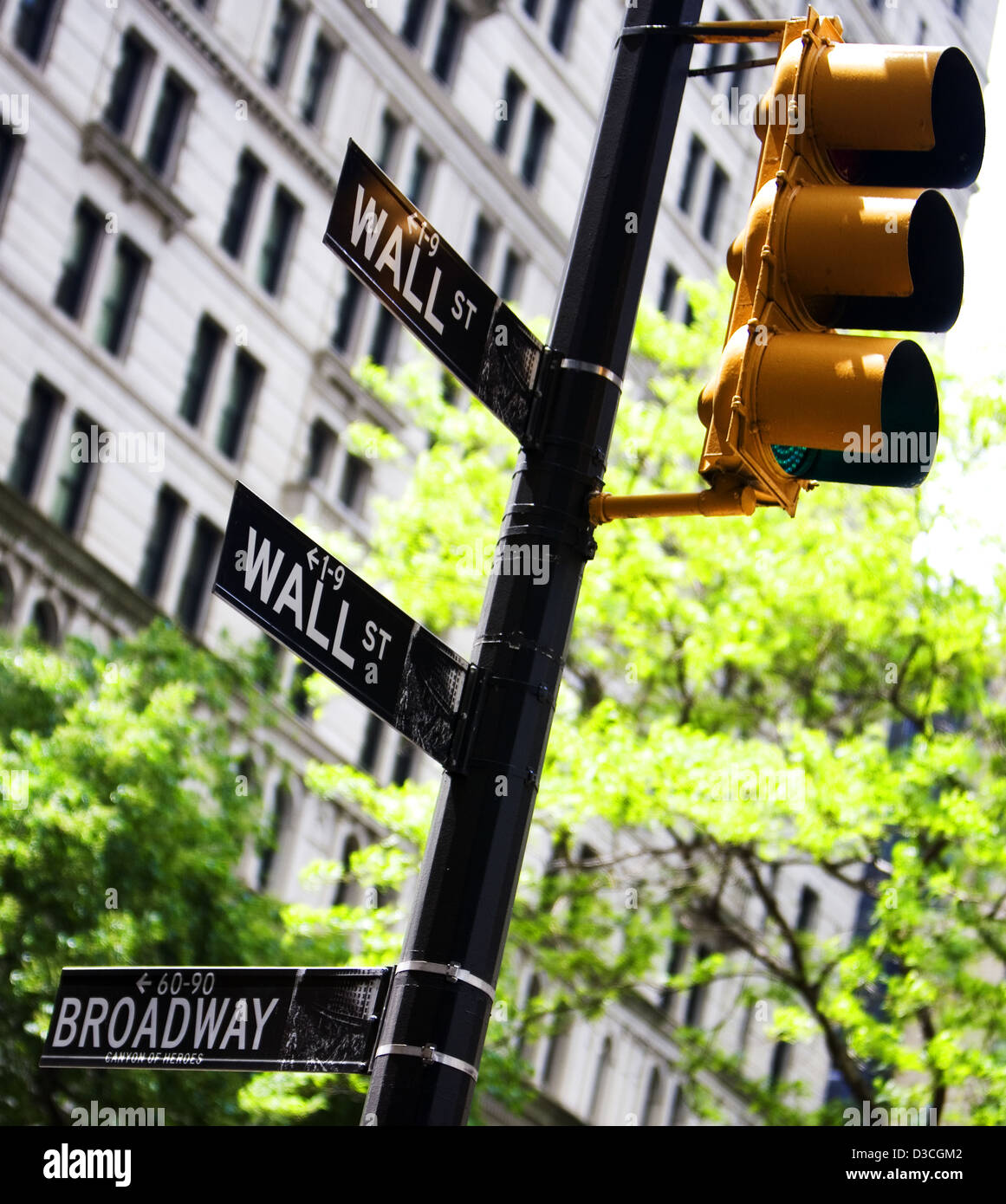 Des plaques de rue sur les feux de circulation, New York, USA Banque D'Images
