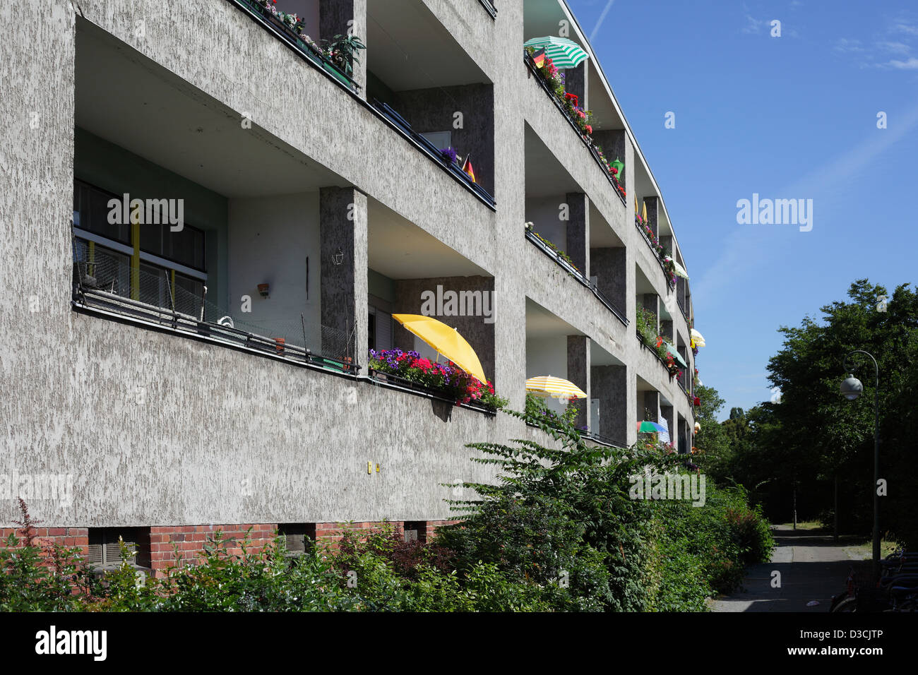Berlin, Allemagne, appartement maison avec un balcon en face de l'Hufeisensiedlung Banque D'Images