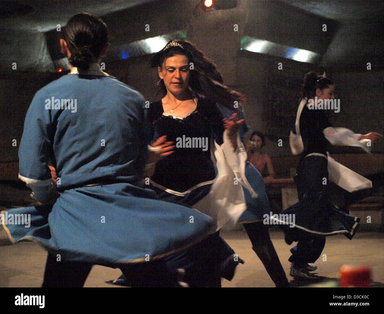 Nuit Turque show de danses traditionnelles dans la région de Cappadoce, Turquie. Banque D'Images