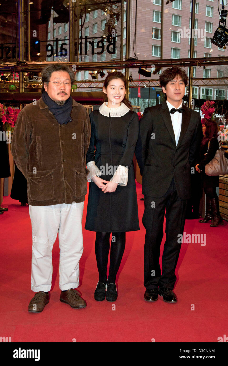 Hong Sangsoo directeur / Sang-soo Hong, Eunchae / Jung actrice Jeong Eun-Chae / Jung Eun-chae et acteur Lee Sunkyun / Seon-gyun Lee / Lee Sun-gyun pendant les 'Nugu-ui Ttal-do / la fille de Anin Haewon' photocall au 63e Festival International du Film de Berlin / Berlinale. 15 février 2013 Banque D'Images Hong Sangsoo directeur / Sang-soo Hong, Eunchae / Jung actrice Jeong Eun-Chae / Jung Eun-chae et acteur Lee Sunkyun / Seon-gyun Lee / Lee Sun-gyun pendant les 'Nugu-ui Ttal-do / la fille de Anin Haewon' photocall au 63e Festival International du Film de Berlin / Berlinale. 15 février 2013 Banque D'Images