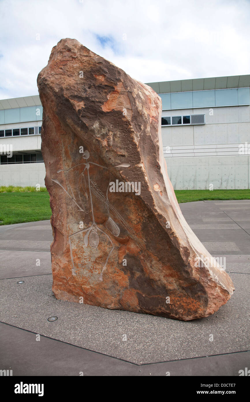 Motif d'autochtones des Territoires du Nord - Spirit Warrior Figure 'Nabuyu' copié d'Ubirr Rock, lieu de réconciliation Canberra Banque D'Images