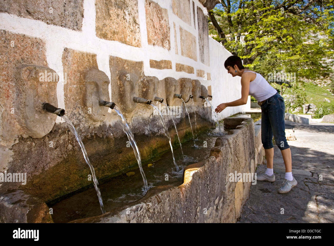 Fontaine d'eau des villages blancs Grazalema sierra de cadiz, andalousie espagne Banque D'Images