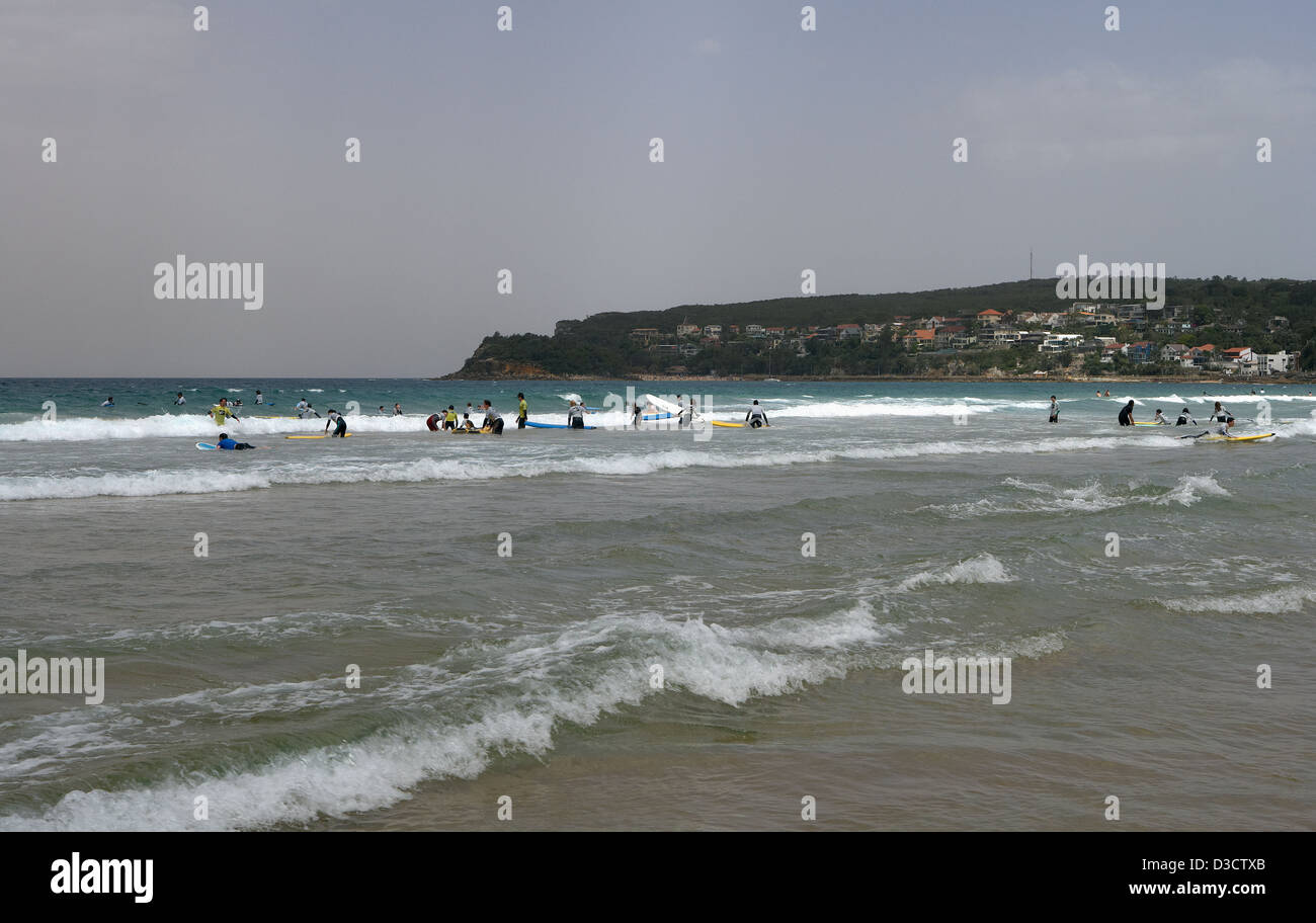 Sydney, Australie, un groupe de surfers apprendre à surfer Banque D'Images
