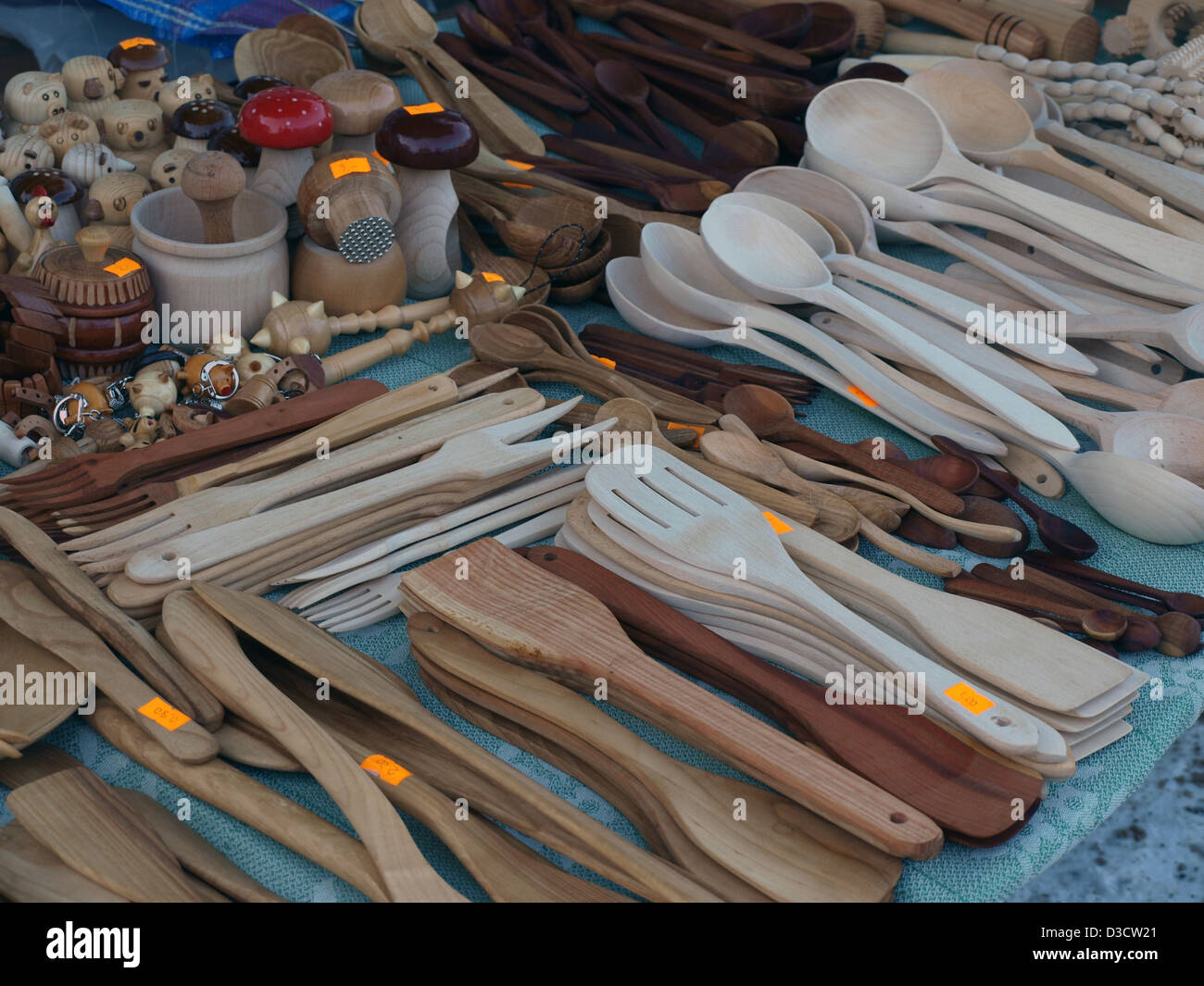 Outils de cuisine en bois Maison à vendre sur le marché letton Banque D'Images