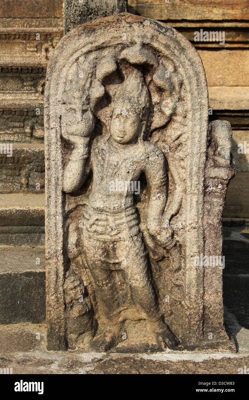 Pierre garde sculpté sur une face de l'entrée au Temple Isurumuniya Étapes Banque D'Images