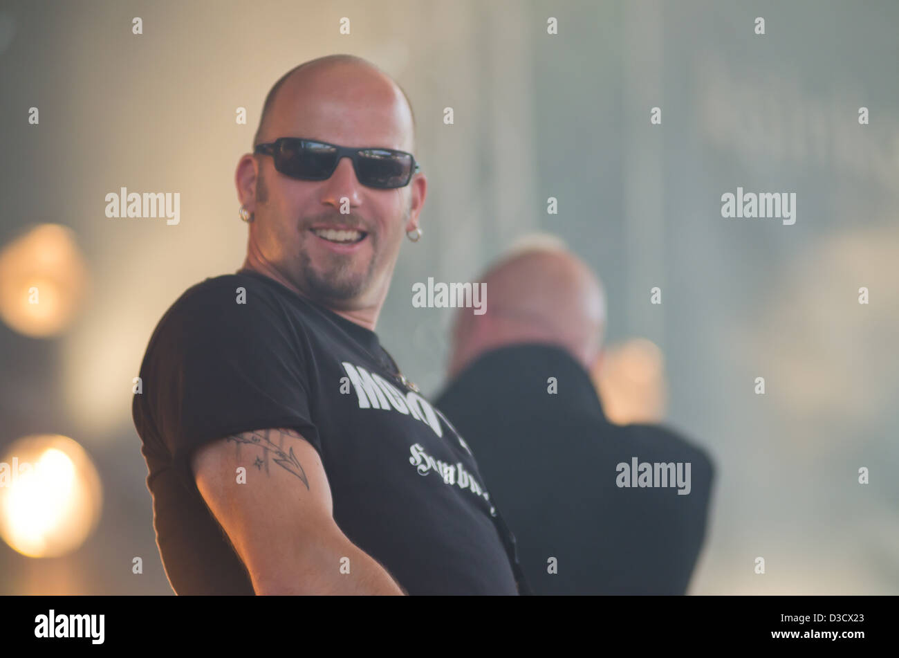Carl Fornia du groupe de rock gothique Mono Inc. sur scène à l'Amphi Festival 2012 Banque D'Images