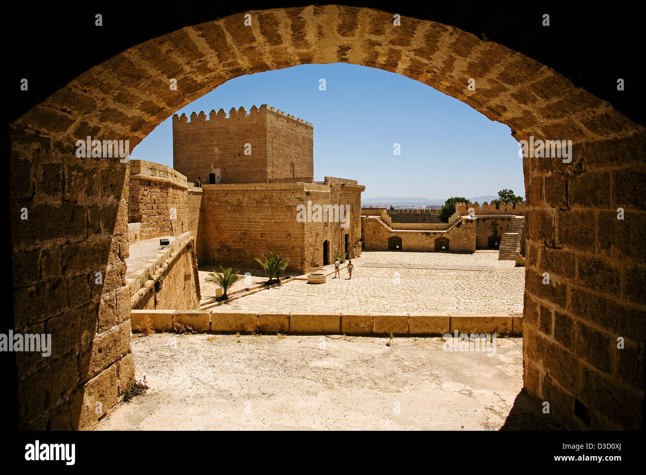Patio de Armas Torre del Homenaje Espagne Andalousie Almeria Alcazaba monumentale Banque D'Images