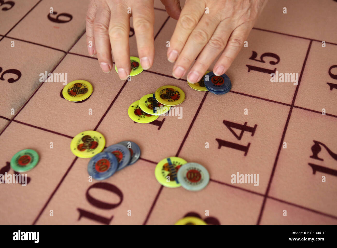 Berlin, Allemagne, les jetons sont placés sur une table de roulette Banque D'Images