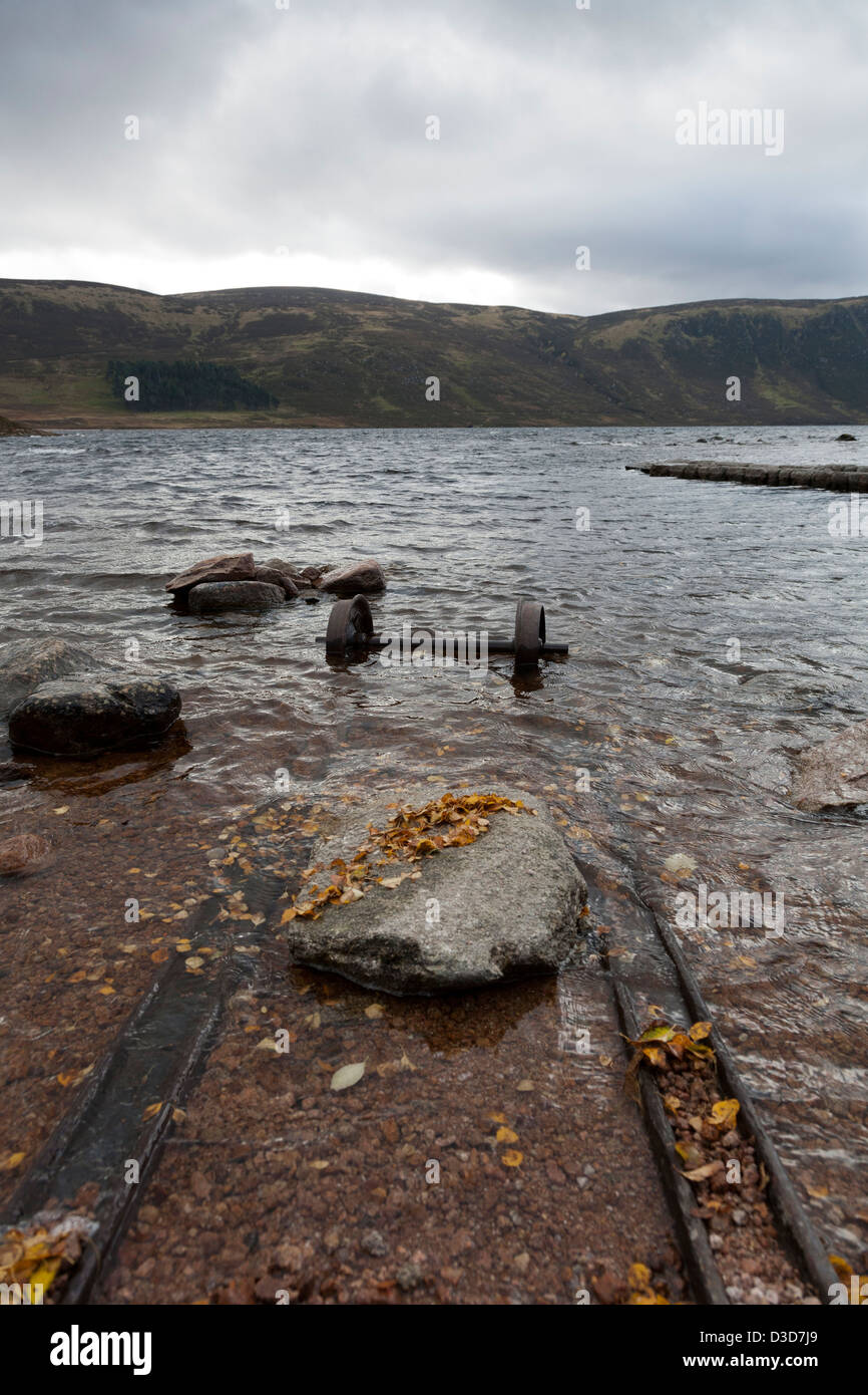 Loch Muick dans Glen Muick sur le Balmoral Estate dans Aberdeenshire Banque D'Images