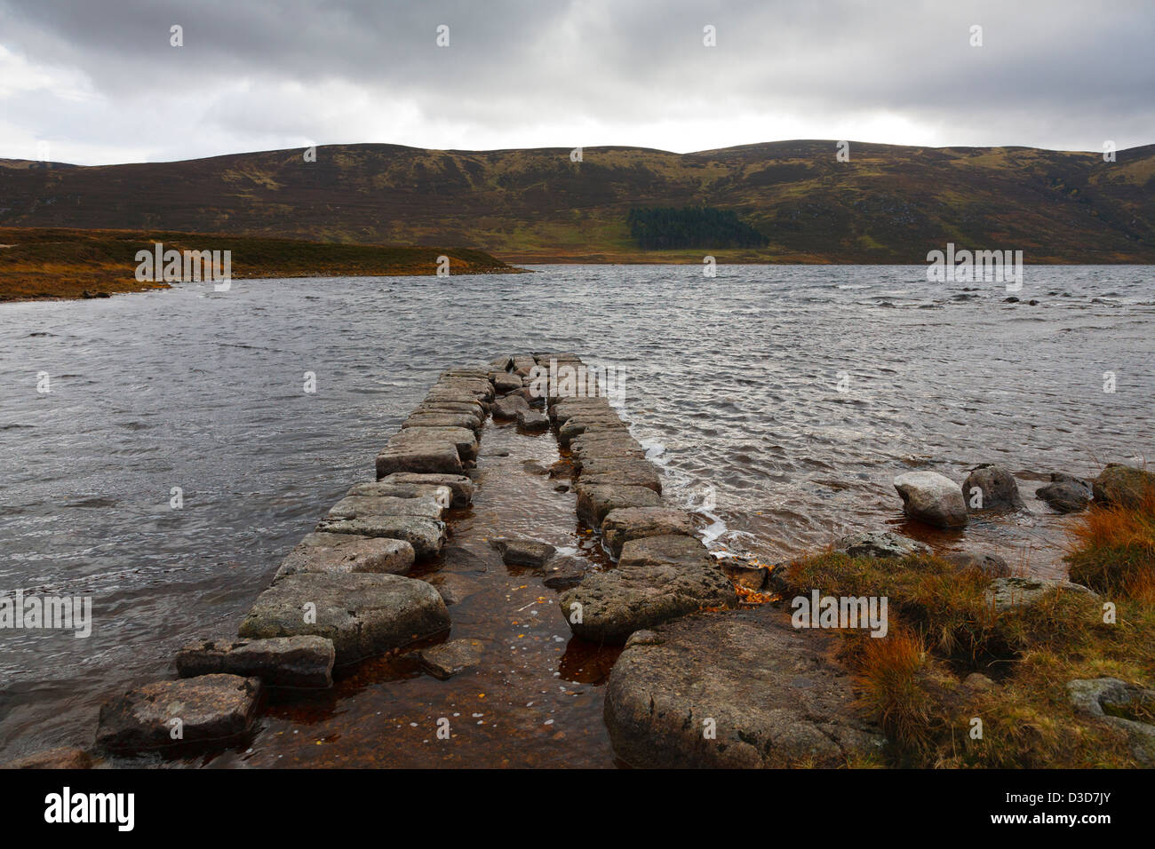 Loch Muick dans Glen Muick sur le Balmoral Estate dans Aberdeenshire Banque D'Images