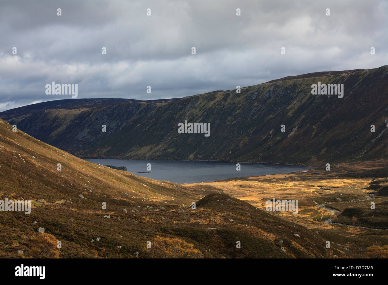 Loch Muick dans Glen Muick sur le Balmoral Estate, près de la Grande Motte, l'Aberdeenshire Banque D'Images