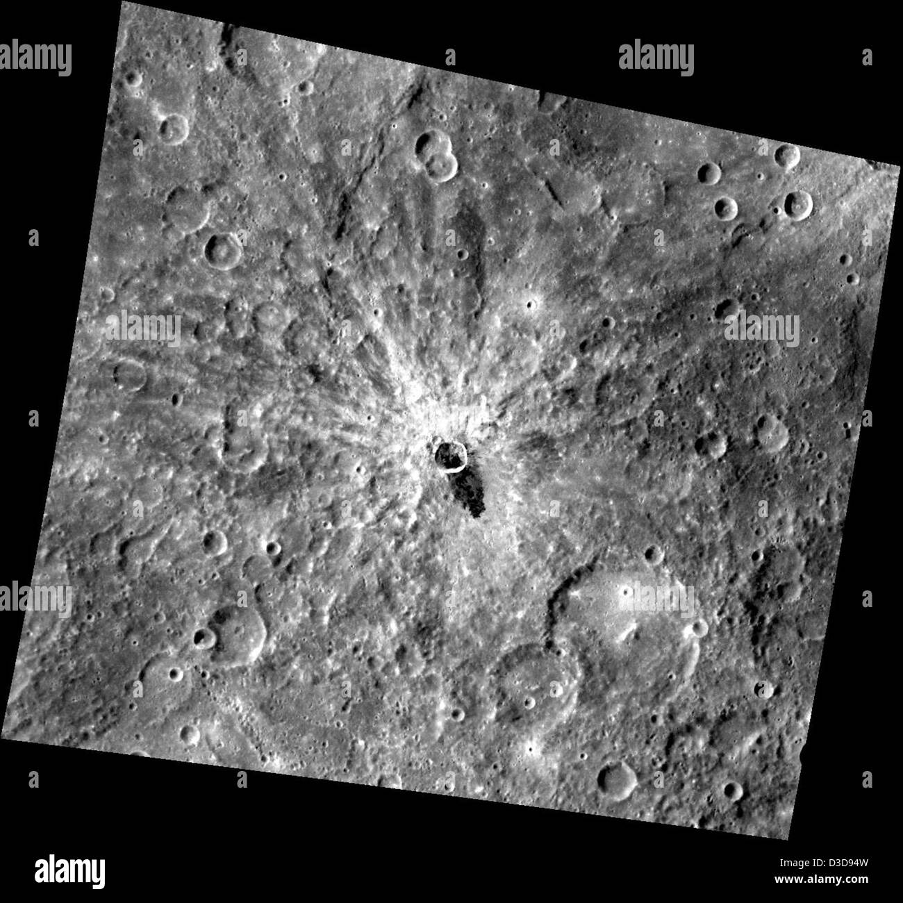 Le mercure : côté sombre d'un cratère (NASA, MESSENGER, 05/16/11) Banque D'Images