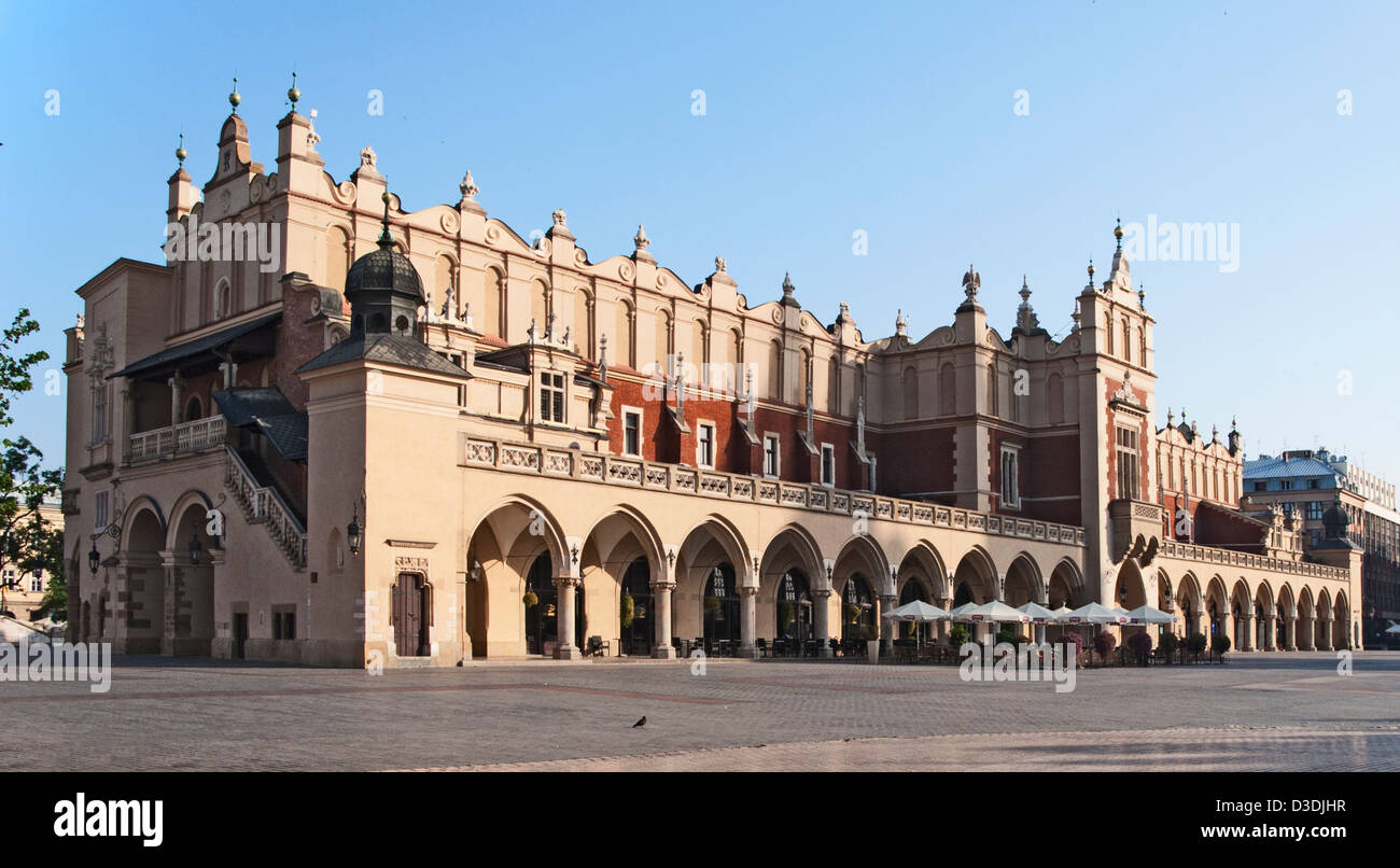 La Renaissance Sukiennice (Halle aux draps, les tabliers' Hall) sur la place du marché principale de Cracovie, Pologne Banque D'Images