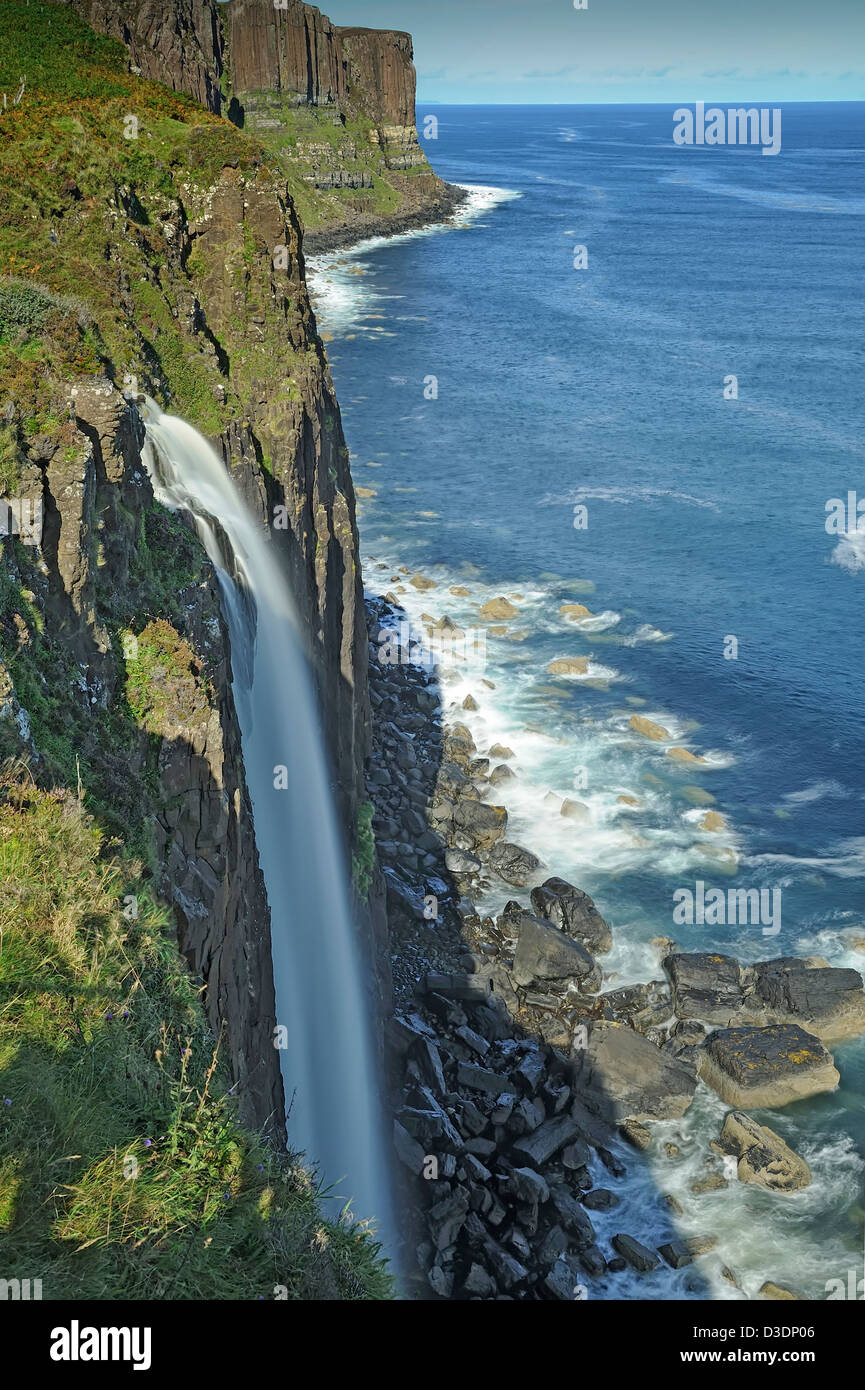 Avis de kilt rock cascade, Skye, Scotland Banque D'Images