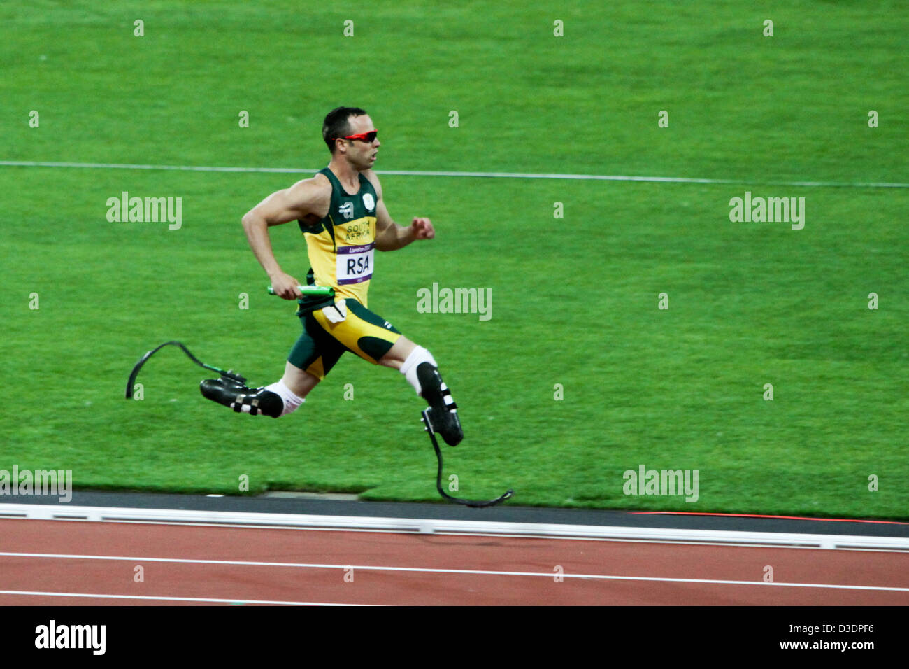 Oscar Pistorius, d'Afrique du Sud, dirige la dernière partie du relais hommes 4 x 400m au stade olympique de 10 août 2012 aux Jeux Olympiques de Londres Banque D'Images