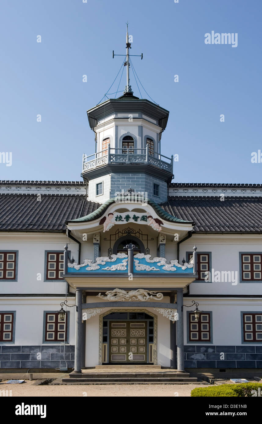 L'entrée principale de l'ère Meiji (1868-1912) Ancien bâtiment de l'école Kaichi avec l'architecture de style occidental dans la ville de Matsumoto, au Japon. Banque D'Images