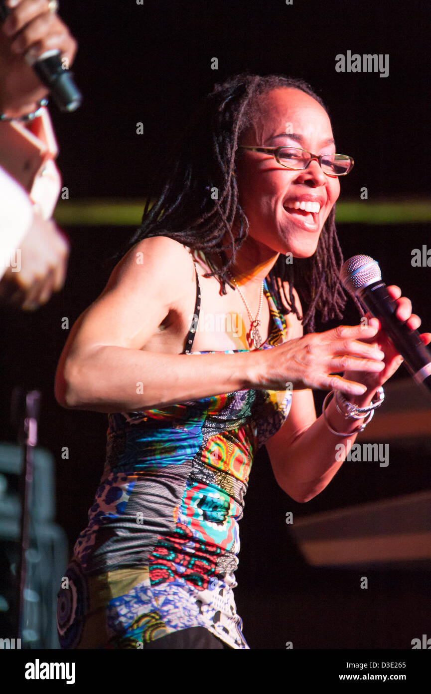 LINCOLN, CA - le 15 février : Nouveau Club effectue à V101's Valentines bash en vedette les Bar-Kays et ZAPP à Thunder Valley Casino Resort de Lincoln, en Californie le 2 février 2013 Banque D'Images