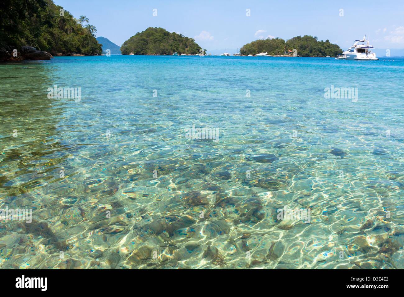Lagoa Azul Crystal Waters clair, Ilha Grande, Angra dos Reis, Rio de Janeiro, Brésil Banque D'Images