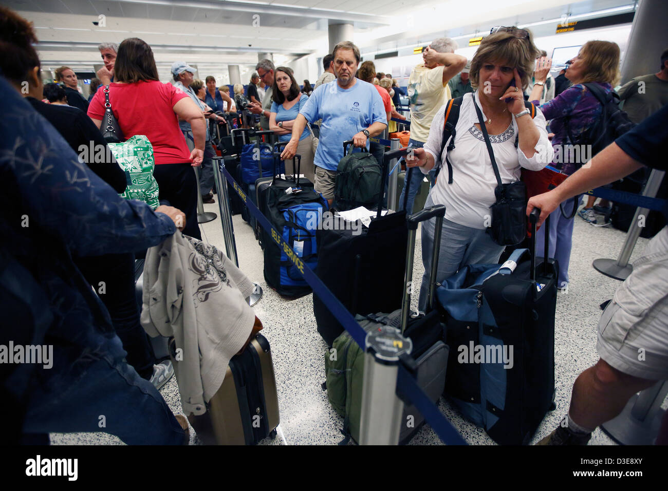 Longue file à l'aéroport international de Miami check-in Banque D'Images